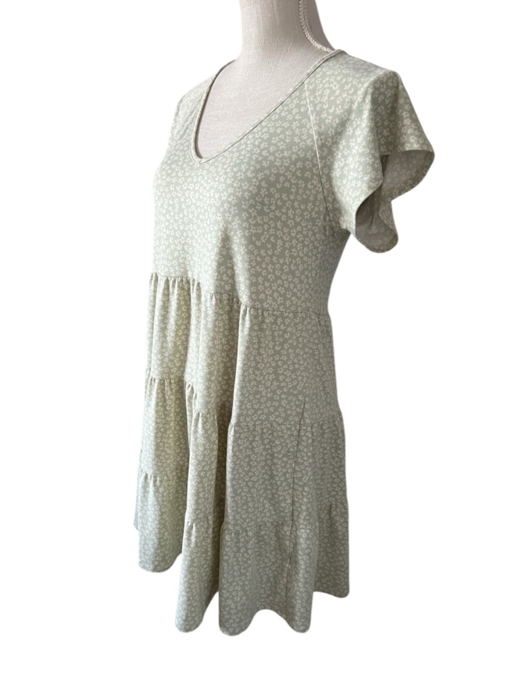 Altar’d State Light Green Floral Tiered V-Neck Women's Dress Sz/L - Picture 3 of 6